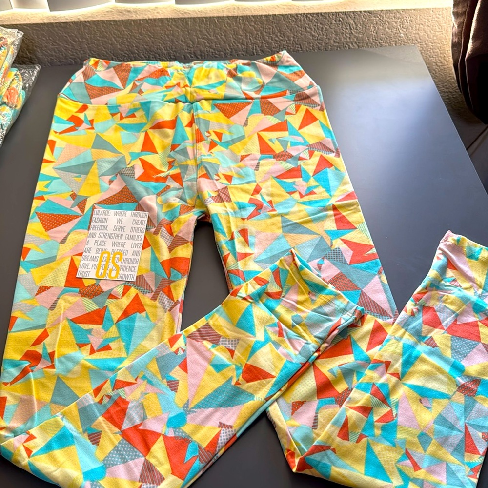 🍁 Geometric OS LULAROE LEGGING super “butter soft “ multiple sizes & kids !